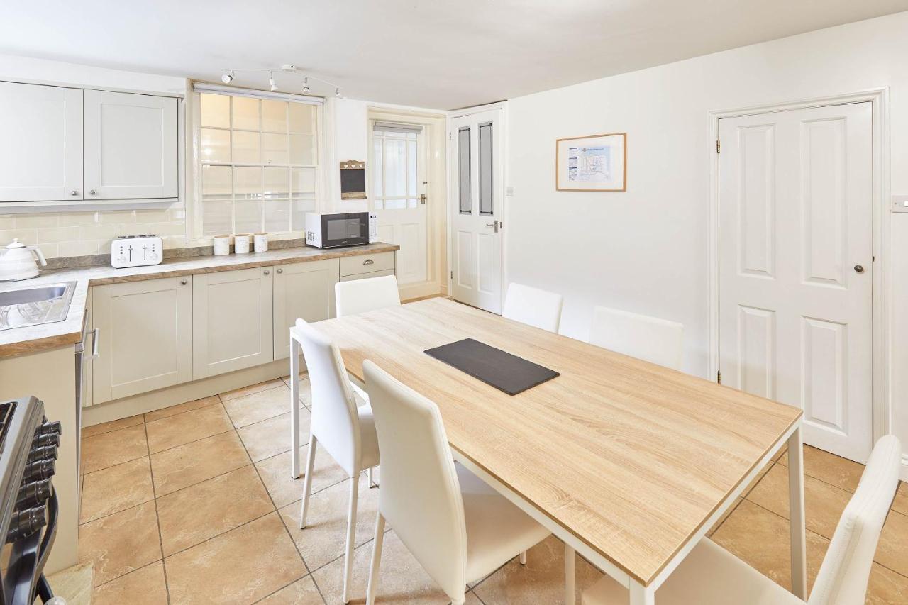 וויטבי Host & Stay - Princess Place Townhouse מראה חיצוני תמונה